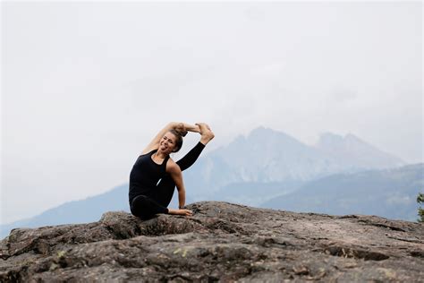 30 Tage Yoga Für Mehr Energie Lebensfreude And Zufriedenheit Mady