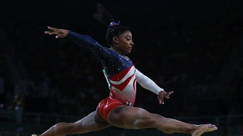 Us Gymnast Simone Biles Wins A Team Usa Gold Medal While Rocking Glitter Eyeliner At The