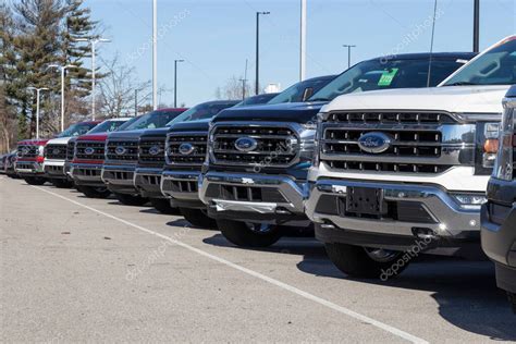 Indianápolis Circa diciembre 2021 Ford F Series Trucks Display El