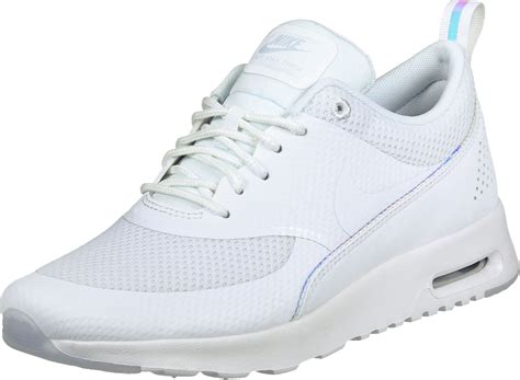 Much focus has been placed on the style of the shoe, sporting a minimalistic design which means that the shoe is. Nike Air Max Thea Premium W shoes white silver