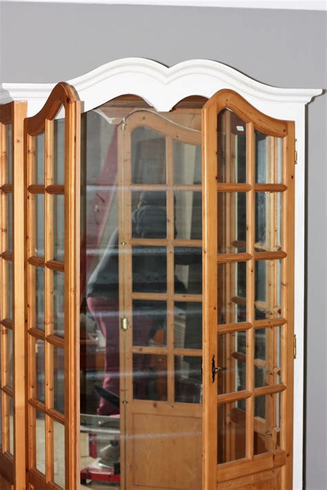 Davon versprach ich mir den perfekten look für die vitrine, passend zum raum. Alten Schrank mit Kreidefarbe streichen - Shabby Chic DIY ...