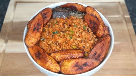 Learn how you can include this meal in your weekly menu. How to Cook Nigerian 🇳🇬 Beans Porridge With Fried Plantain | Delicious! - YouTube