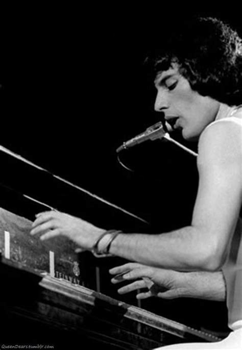 .by fredy mercury klik salah satu judul yang cocok, kemudian untuk link download mama by fredy mercury ada di halaman berikutnya. (Freddie mercury mama(Rhapsody | طرفداری