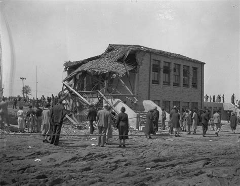 Large fire and explosion at elephant and castle station in london; New London School explosion kills hundreds of children in 1937 - New York Daily News