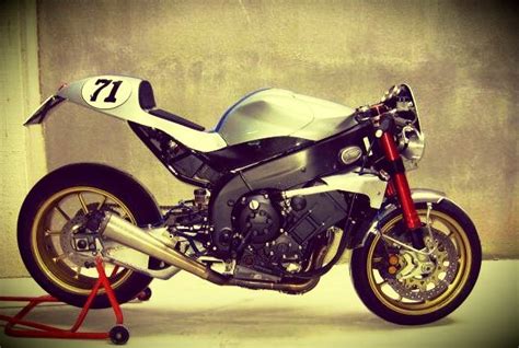 Yamaha R1 Café Racer Motos