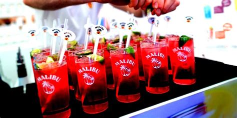 · discover how to make a malibu bay breeze drink. Malibu Rum presents the Pop-Up Malibutique! | DesignMyNight