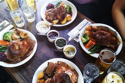 UK pub giant Yates announces roast dinners are here to ...