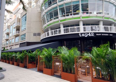 Our retractable canopies create the perfect alfresco experience for your restaurant or café. restaurant canopy Archives - Miami Awning