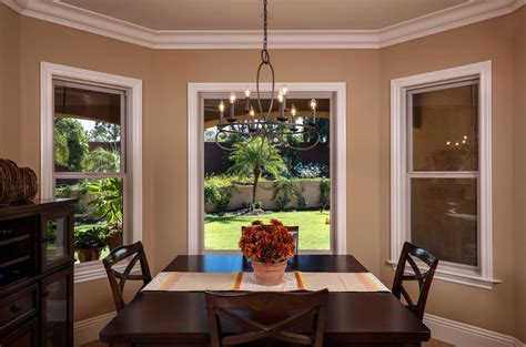 Rooms at the white house inn have bathrooms with baths and showers. Best of Traditional Homes | Milgard Blog | Milgard