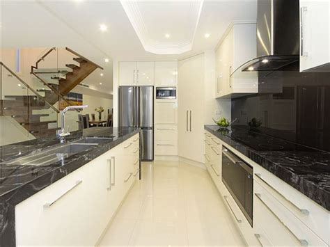 30 Modern Marble Kitchen Design Ideas