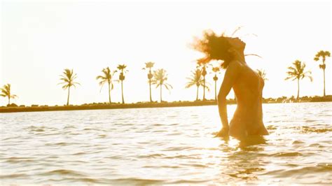 Priyanka Chopras Exotic Music Video Hd Caps With Pitbull In Bikini