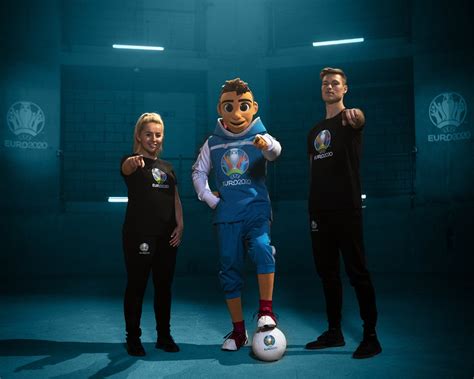 Stofftier plüsch walt disney größe 45 cm in sehr gutem zustand. Wahnsinn? EM 2020 Maskottchen enthüllt - Nur Fussball