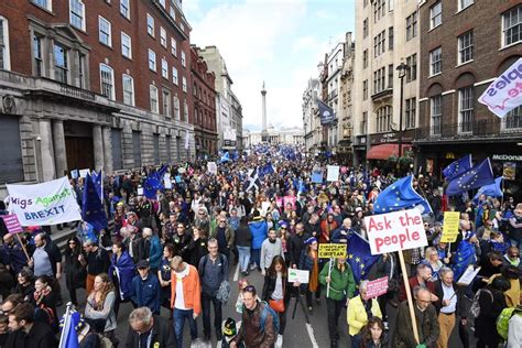 Brexit Centenas De Milhares Concentram Se Em Londres Contra Saída Da Ue Mundo SÁbado