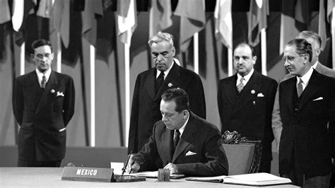 To the southeast by guatemala, belize, and the caribbean sea; México en la ONU - Centro de Información de la ONU