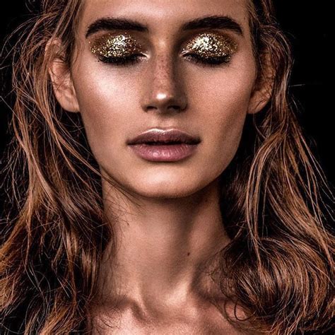 Bronzed Makeup Look With Statement Eyes Makeup Fashion Makeup Makeup Inspiration