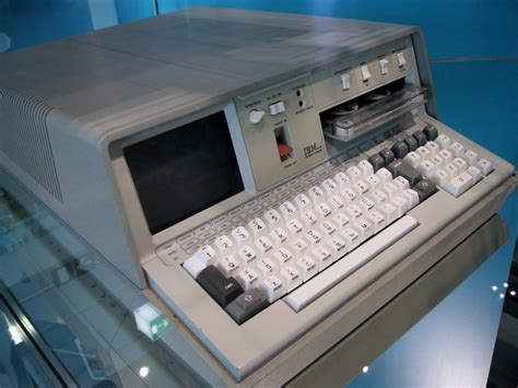Historia De La Tecnología El Ibm 5100 El Primer Portátil Que Salió A