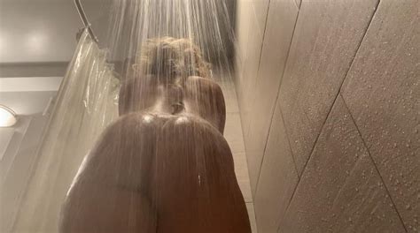Naked Twerking In The Shower Scrolller