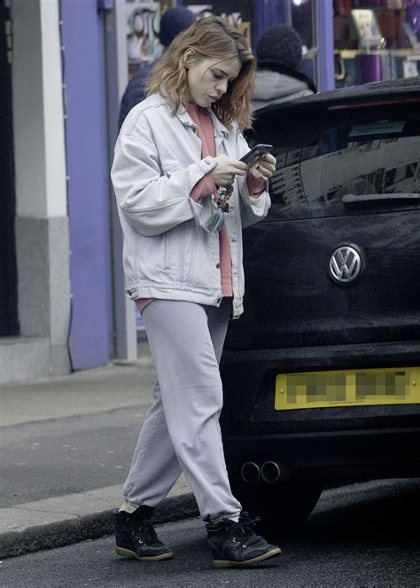 But while the singer's fans are thrilled with the news. BILLIE PIPER Out and About in London 02/05/2017 - HawtCelebs