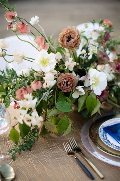 24 Ways To Use In Season Flowers In Your Fall Wedding Arrangements
