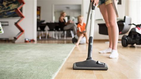 Wäsche zu waschen, kann am sonntag untersagt sein, wenn es sich um geräte in einer waschküche handelt oder die maschinen in der wohnung übermäßigen lärm verursachen. Rasen mähen, Wäsche waschen, arbeiten: Was darf man ...