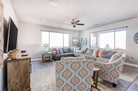 Desert Escape Paradise Village 93 - Home Rental in Santa Clara