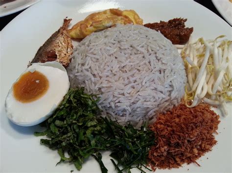 Nasi lemak dari kembang kol bunga telang. Hani's Kitchen: Nasi Kerabu Bunga Telang aka Blue Rice Salad