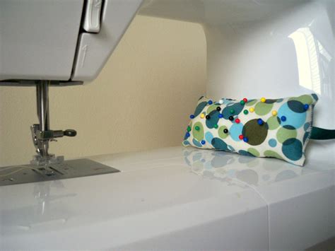 sew incredibly crafty sewing machine pin cushion