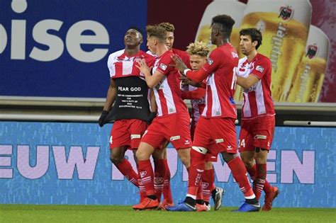De noor mocht meteen ook de nieuwe truitjes s. Gent valt uit top zes, Moeskroen pakt zowaar 12 op 12 - De ...