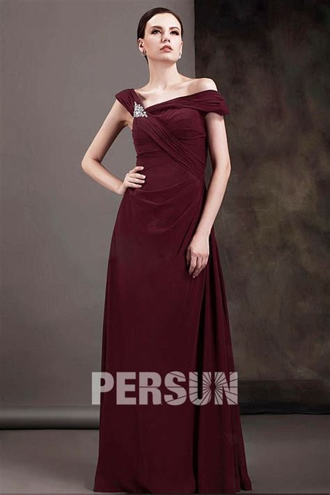 Nombreuses robes mère de la mariée sont offerte à un petit prix correspondant à votre budget. Robe bordeaux épaule dénudée en mousseline pour mère de ...