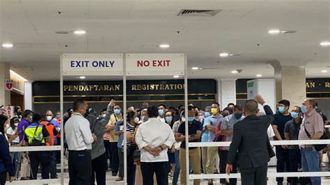 Malaysia received its first shipment of nearly 270,000 doses of astrazeneca's vaccine on friday. Thousands turn up for first dose of AstraZeneca vaccine in ...