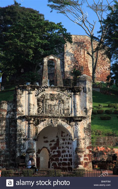 Découvrez les horaires, comment s'y rendre, comparez les prix, réservez et regardez les photos et expériences située au pied de la colline surplombée par l'eglise st paul, la porte de santiago est l'un des monuments les plus emblématiques de la ville. Malaysia, Melaka, Malacca, Porta de Santiago, A'Famosa ...