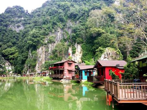 Vintage stalls and museums, a chance to go through the. Qing Xin Ling Leisure and Cultural Village (Ipoh) - 2020 ...