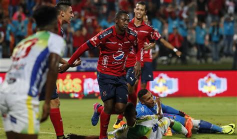 La crítica se saluda, pero no las ofensas gratuitas. Juan Fernando Caicedo en carpeta del América de Cali ...