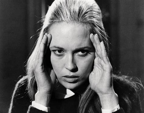 Faye Dunaway Covers Her Face In 1968 Faye Dunaway In Pictures