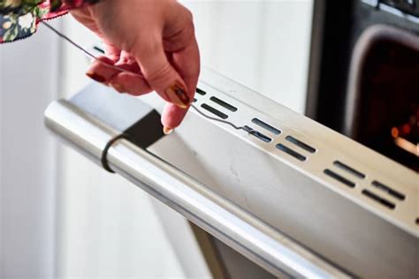 When replacing the door gasket or repairing the door glass, it is necessary to remove the door open the kitchenaid superbra oven door fully. How to Clean Oven Door - Inside, Outside, Between Glass ...