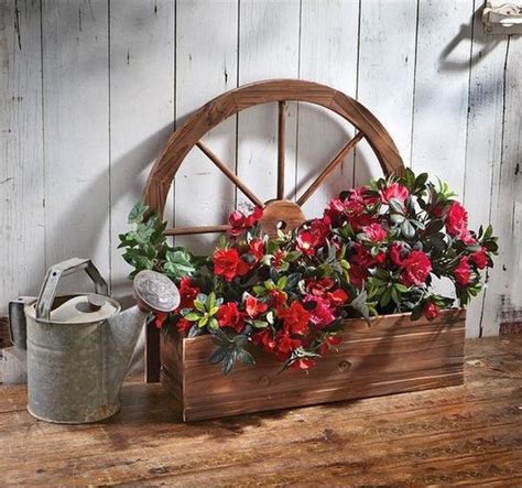 Decorations Made From Wagon Wheels Landscaping Ideas