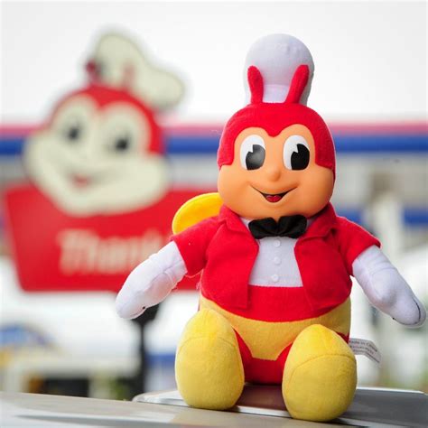 Torontos First Jollibee Celebrates Opening Day With Free Giveaways