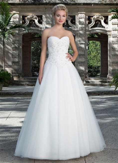 Tulle Sweetheart Neckline Court Train Wedding Dresses With Beaded Lace