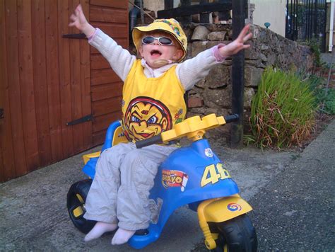 Un caso clamoroso scuote la motogp: Awel celebrates Rossi win | MCN