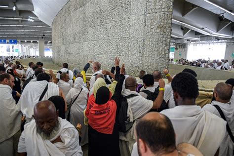 Muslim Hajj Pilgrims Perform Satan Stoning Ritual Arabian Business
