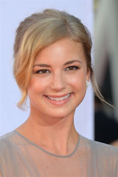 Recreate Emily Vancamps Classic Emmy Awards Makeup Emily Vancamp Emily Vancamp Hot