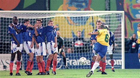 Roberto Carlos Hace 25 Años Hizo Un Golazo Con Un Tiro Libre Que