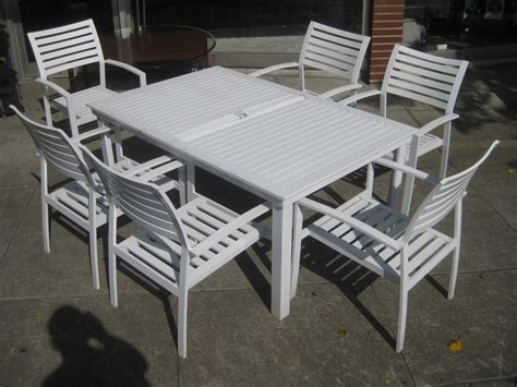 Either way, in this post, we'll weigh up the differences between the two materials and styles. UHURU FURNITURE & COLLECTIBLES: SOLD - Metal Garden Table and 6 Chairs - $150