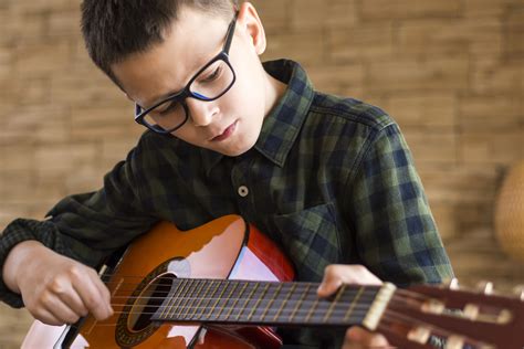 How playing the guitar improves learning skills and brain development ...