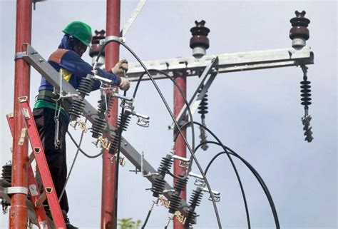 Tanpa bantuan teknisi tukang listrik di mojokerto / jasa kelistrikan di mojokerto, seringkali terjadi kesalahan dalam memasang penghantar listrik. PLN Tarakan Siap Jaga Stabilitas Listrik jelang Idul Adha ...