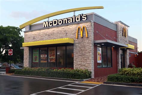 Top Restaurants and Fast Food Chains: A Gastronomic Delight