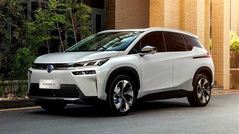 This Chinese Electric Suv Can Charge Almost As Fast As Fuelling Up A