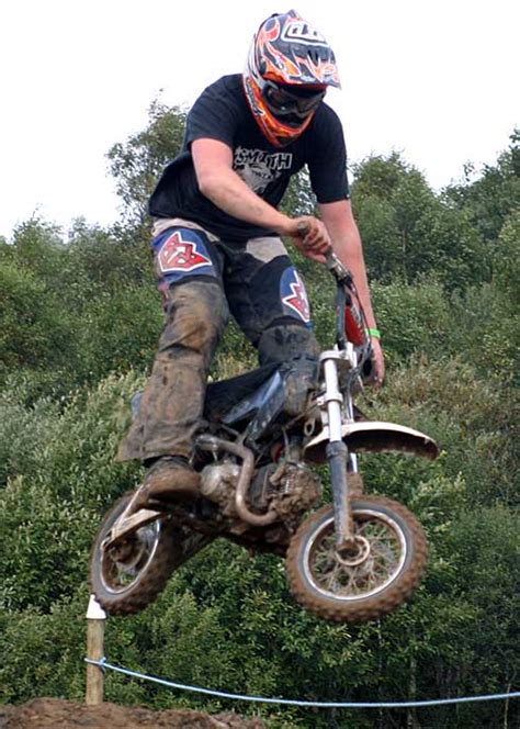 If you want to start a great family hobby of riding dirt bikes and you have young children you may be surprised to learn that children as young as 3 years old can ride small dirt bikes, but i suggest at this age it's on an electric dirt bike rather than a 50cc petrol dirt bike. 50cc mini dirt bikes