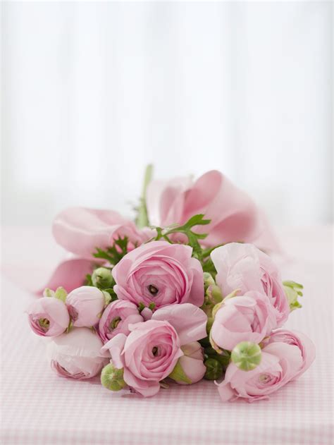Appoint a friend or relative to transport flowers from the how do i care for wedding flowers? How to Make a Teardrop Wedding Bouquet With Silk Flowers ...