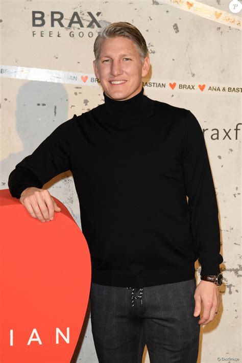 Football world champion with @dfb_team former player of @fcbayern, @manchesterunited & @chicagofire expert at @sportschau amzn.to/schweinsteiger. Bastian Schweinsteiger lors de la présentation de la ...